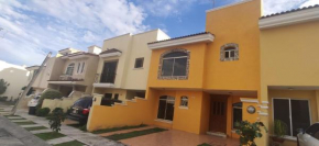 Hermosa casa en coto residencial de dos pisos